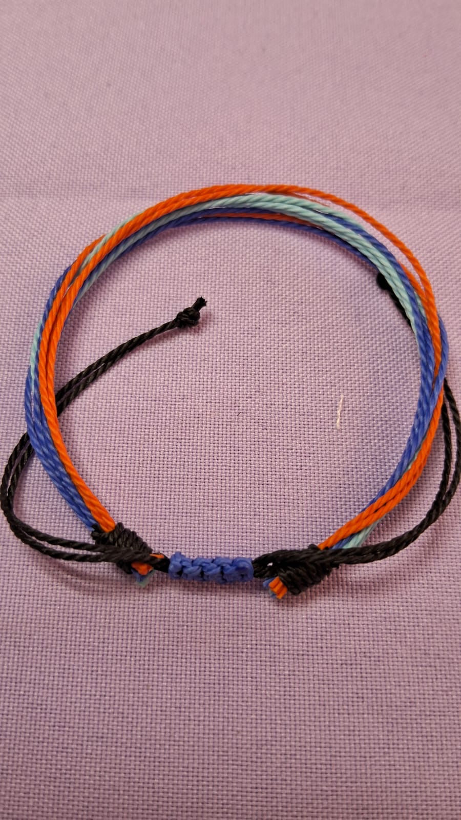 Pulsera ajustable de hilo encerado