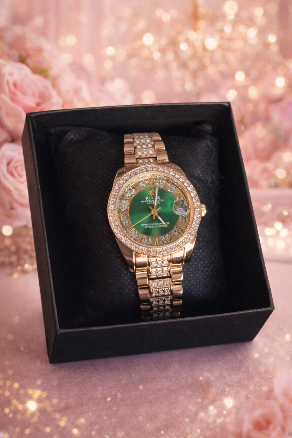 Reloj femenino con detalles dorados