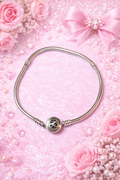 Pulsera clásica con dije central