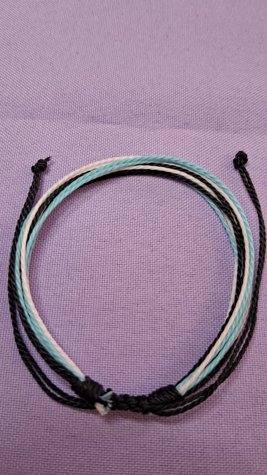 Pulsera ajustable de hilo encerado