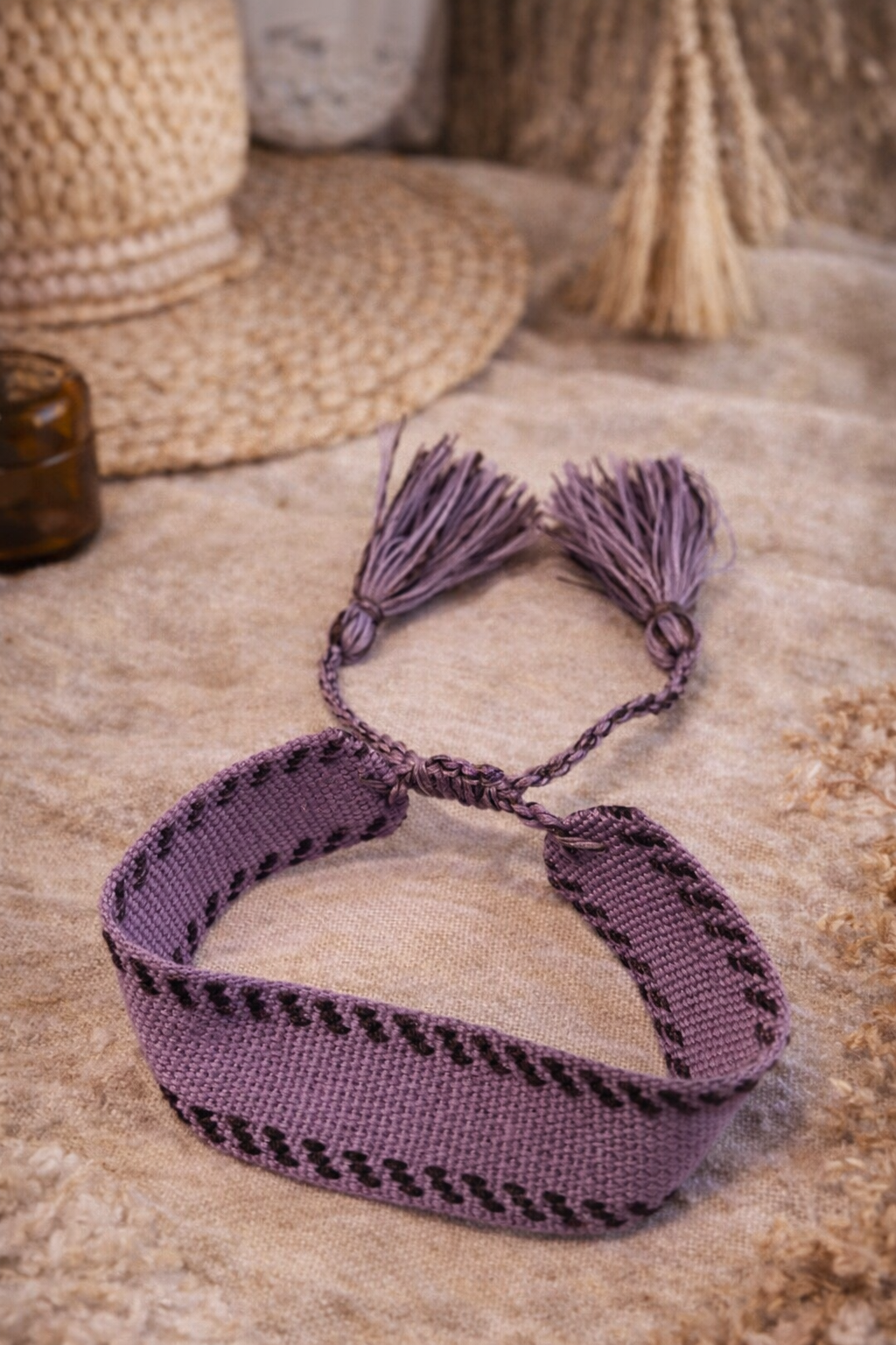 Pulseras artesanales tejidas a mano