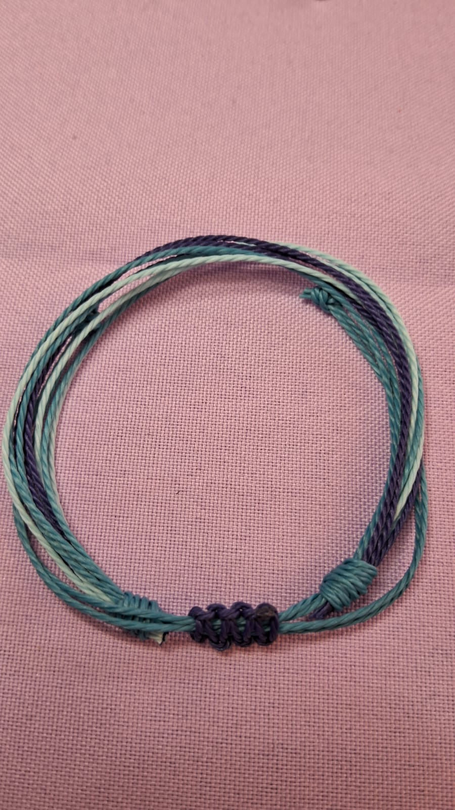 Pulsera ajustable de hilo encerado