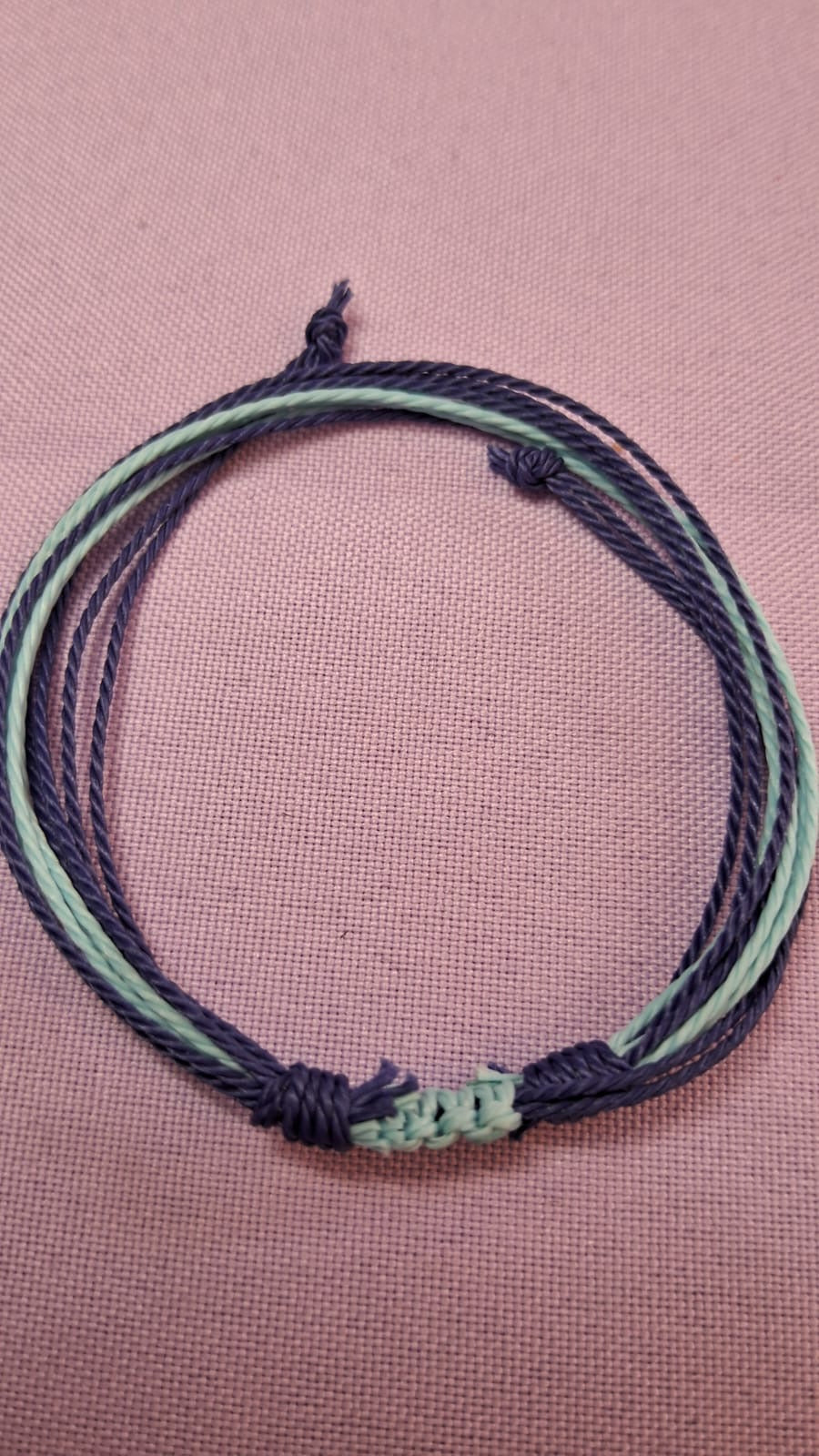 Pulsera ajustable de hilo encerado