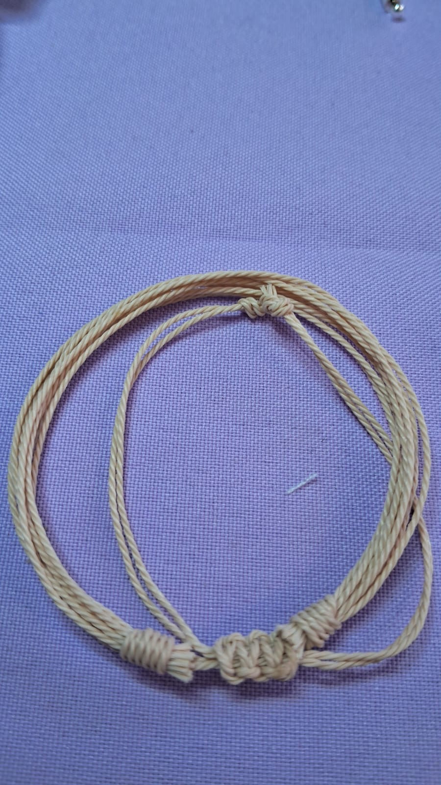 Pulsera ajustable de hilo encerado