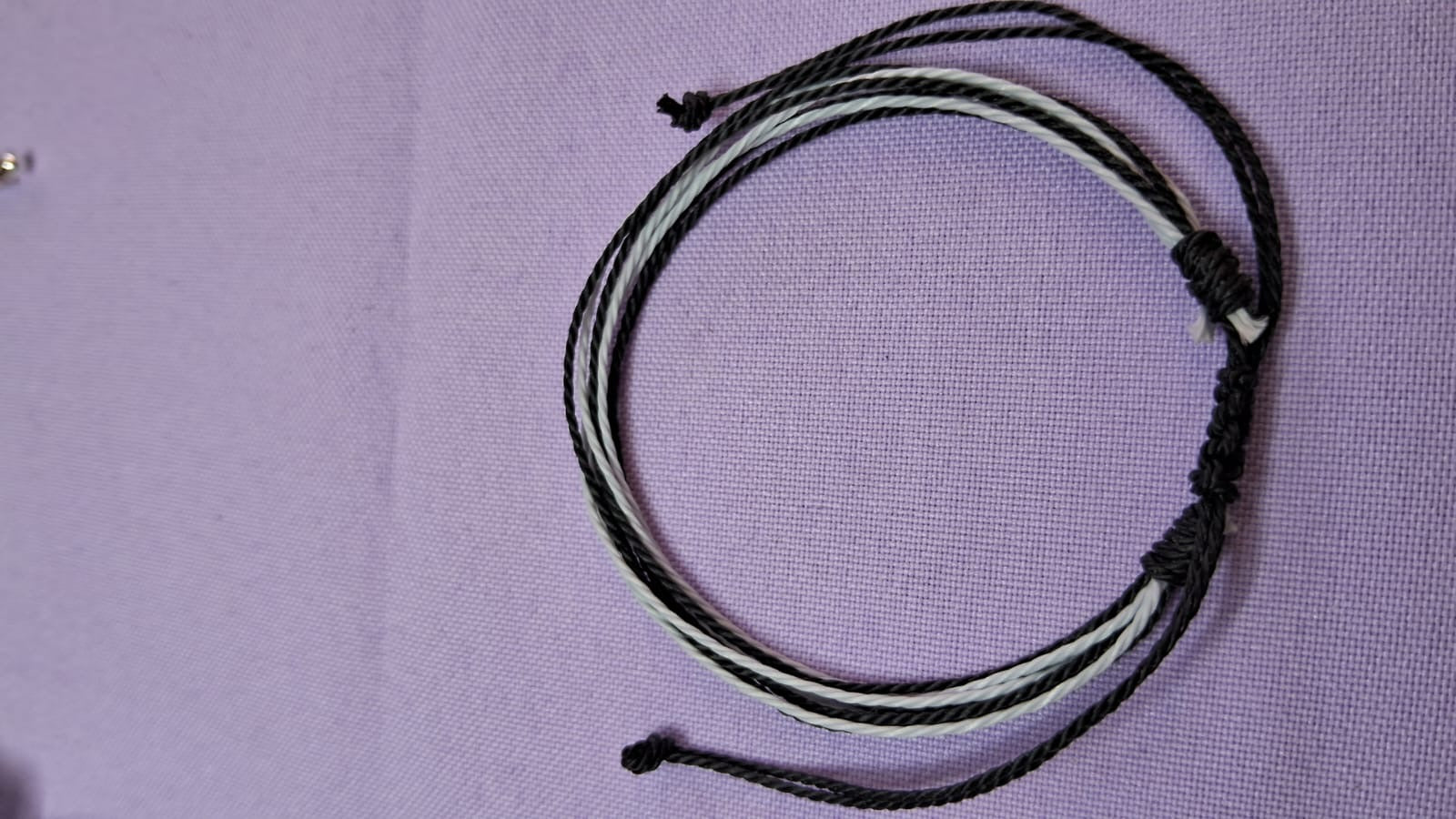 Pulsera ajustable de hilo encerado