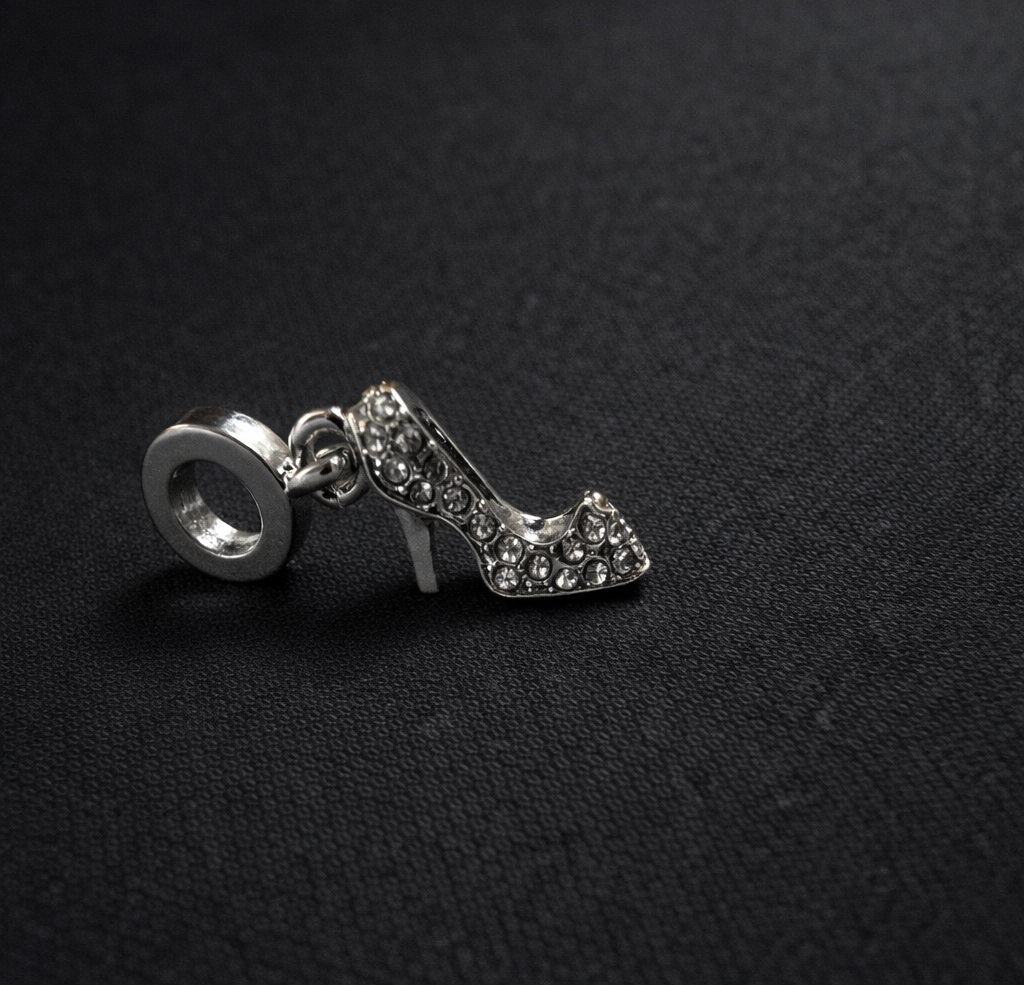 Charm Colgante Zapatilla con Cristales