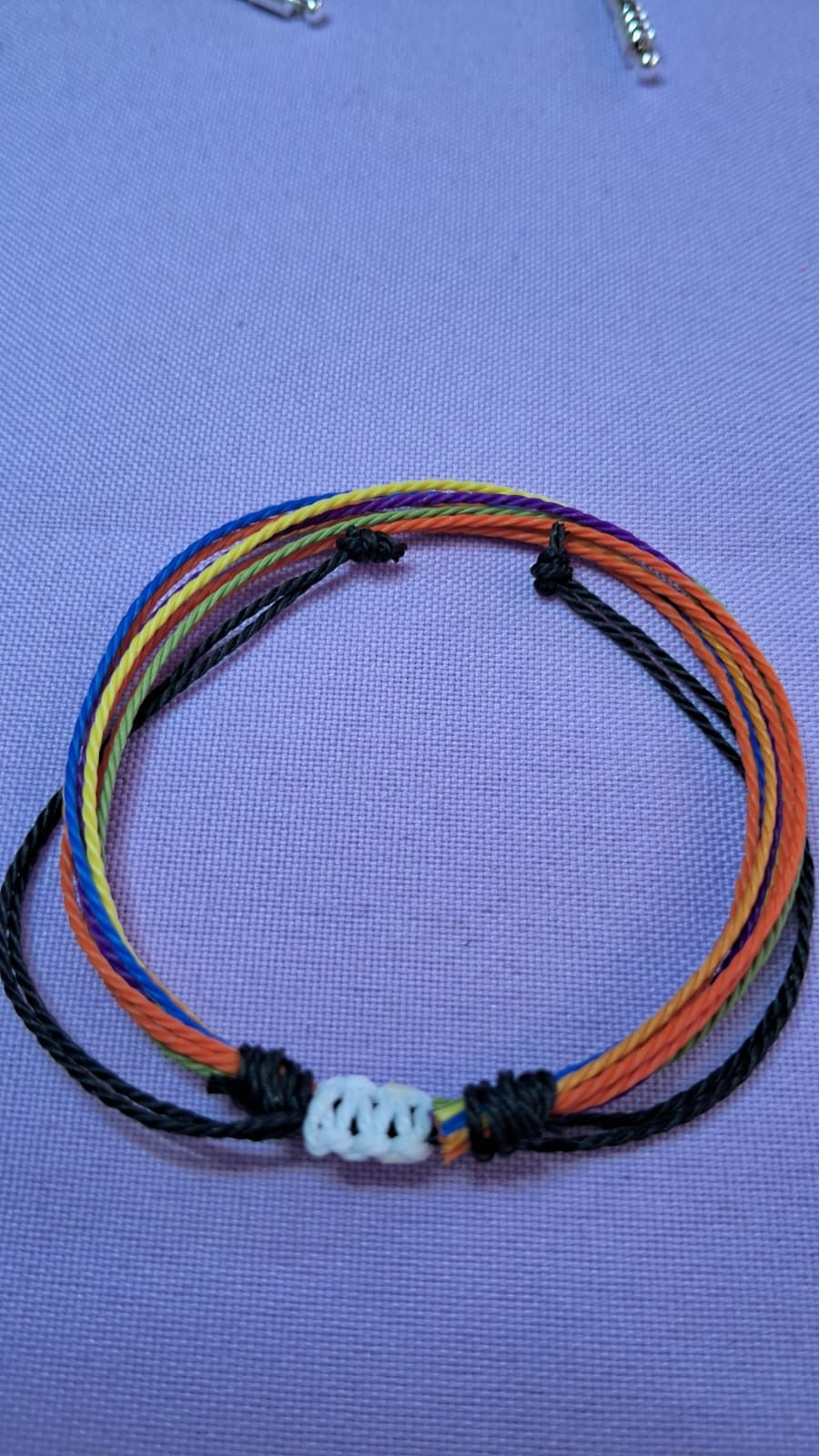 Pulsera ajustable de hilo encerado