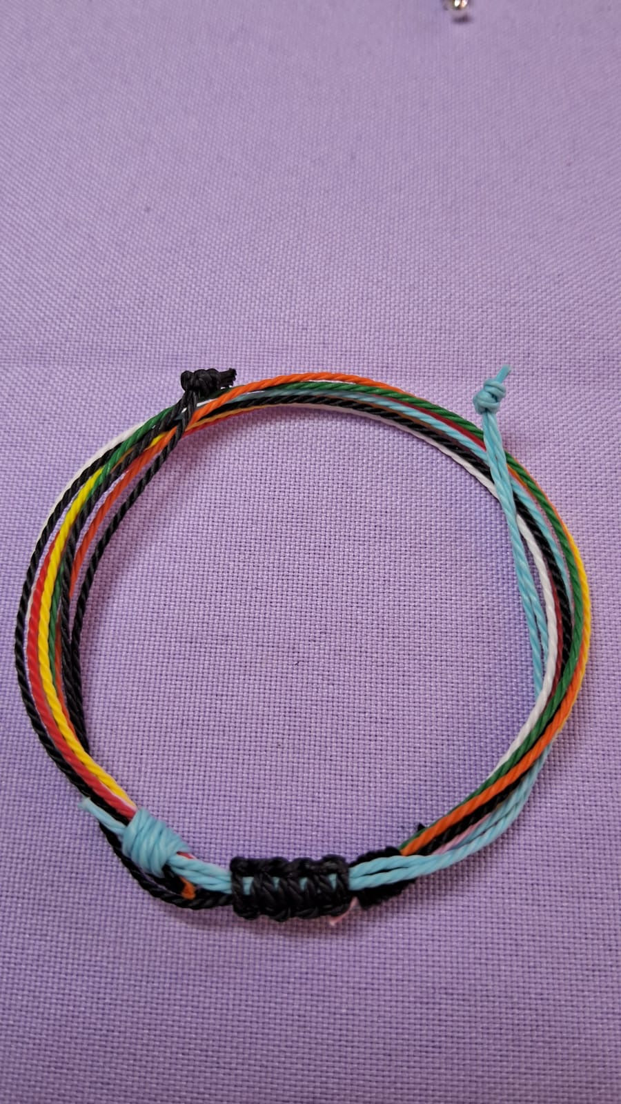 Pulsera ajustable de hilo encerado