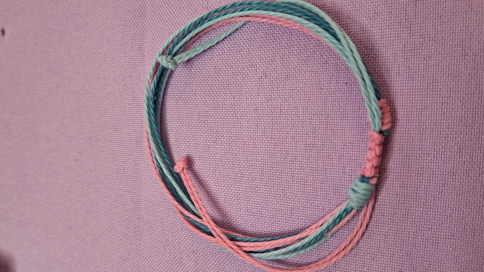 Pulsera ajustable de hilo encerado