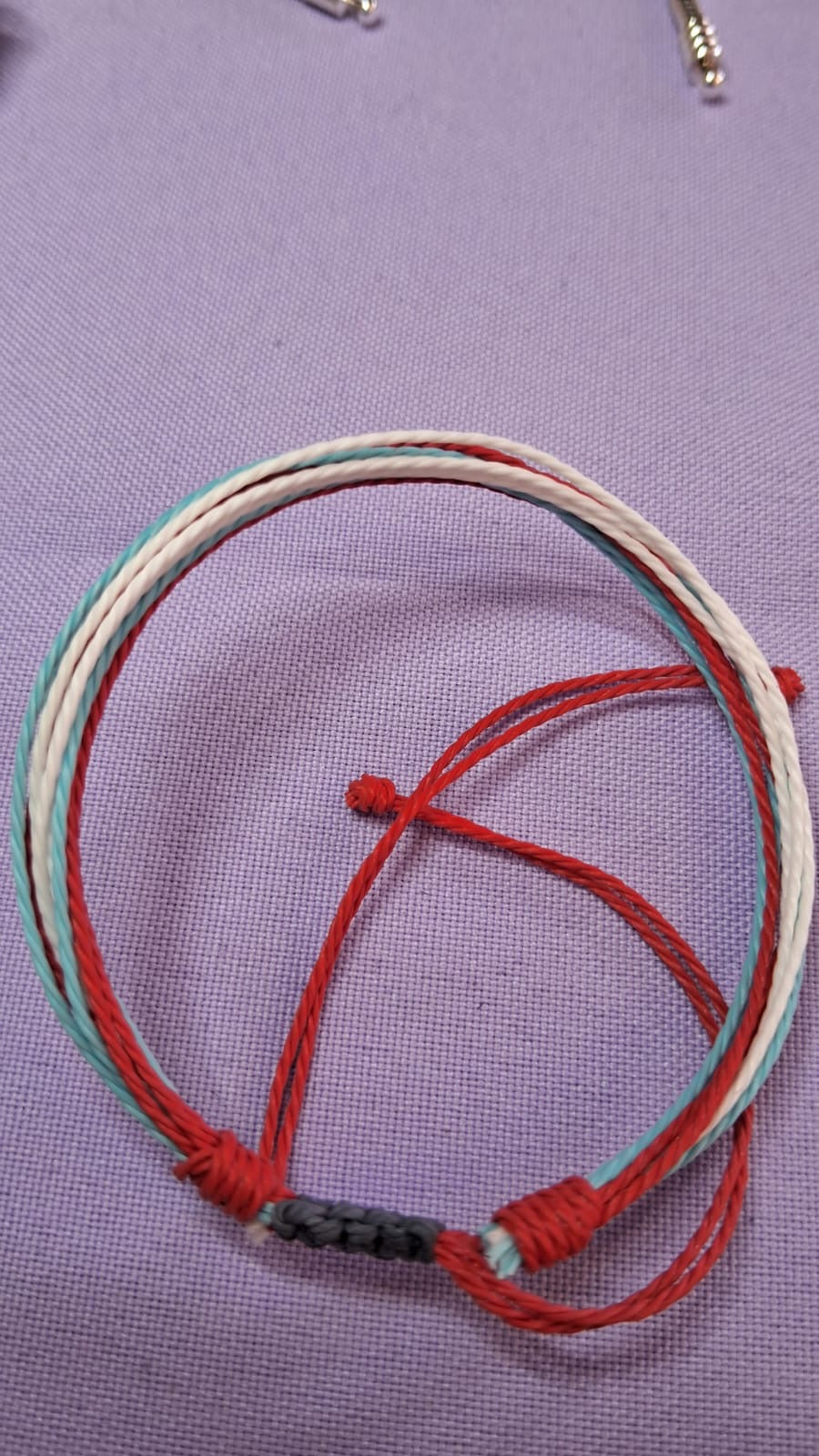 Pulsera ajustable de hilo encerado