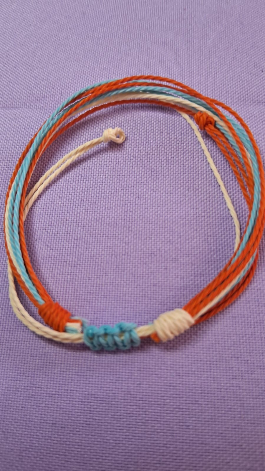 Pulsera ajustable de hilo encerado