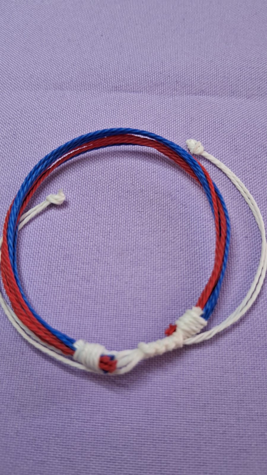 Pulsera ajustable de hilo encerado