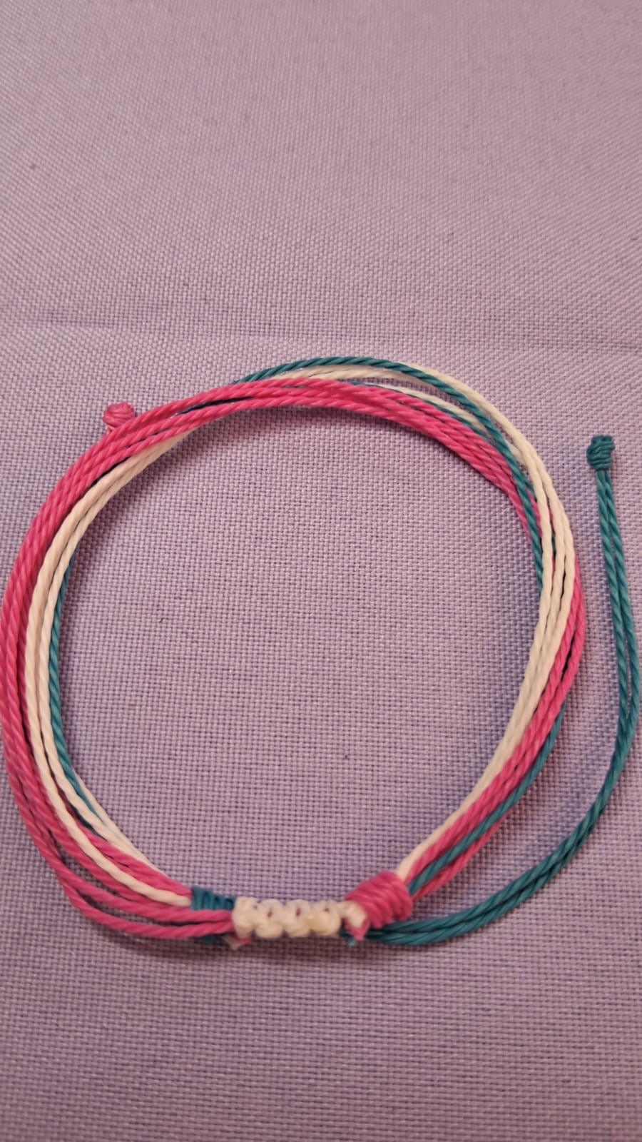 Pulsera ajustable de hilo encerado