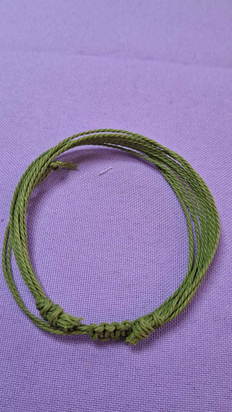 Pulsera ajustable de hilo encerado