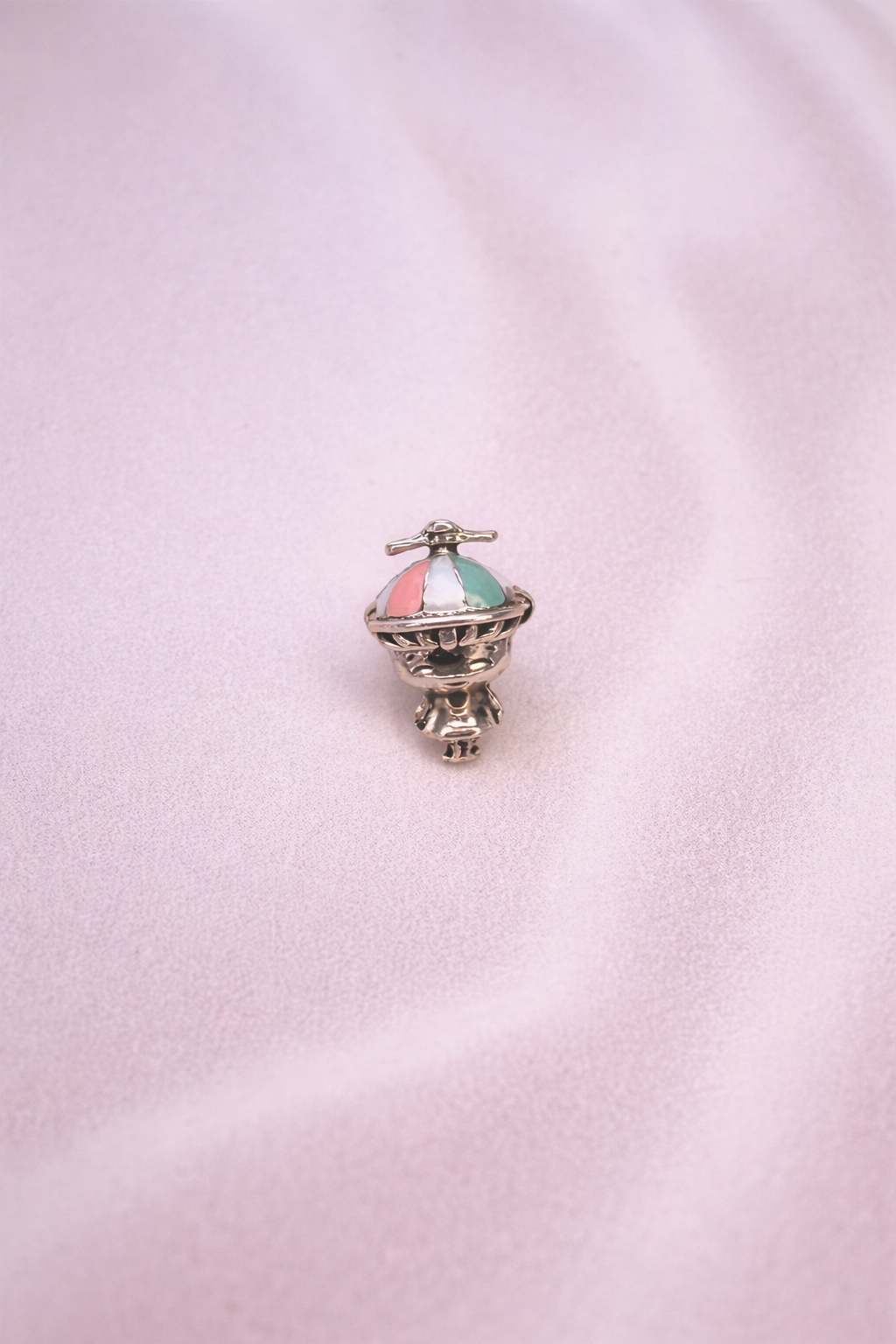Charm Niño con Gorro de Hélice