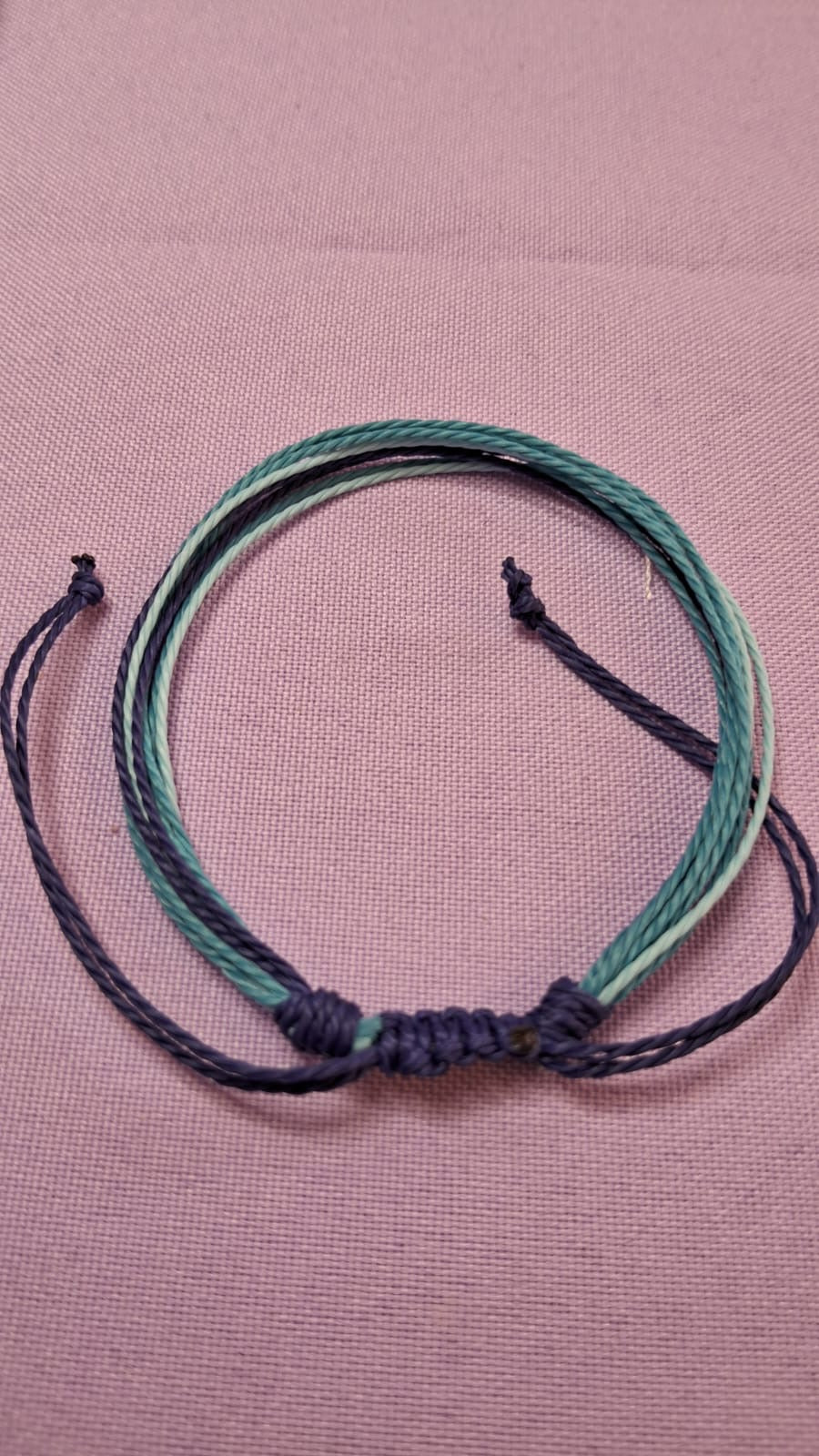 Pulsera ajustable de hilo encerado