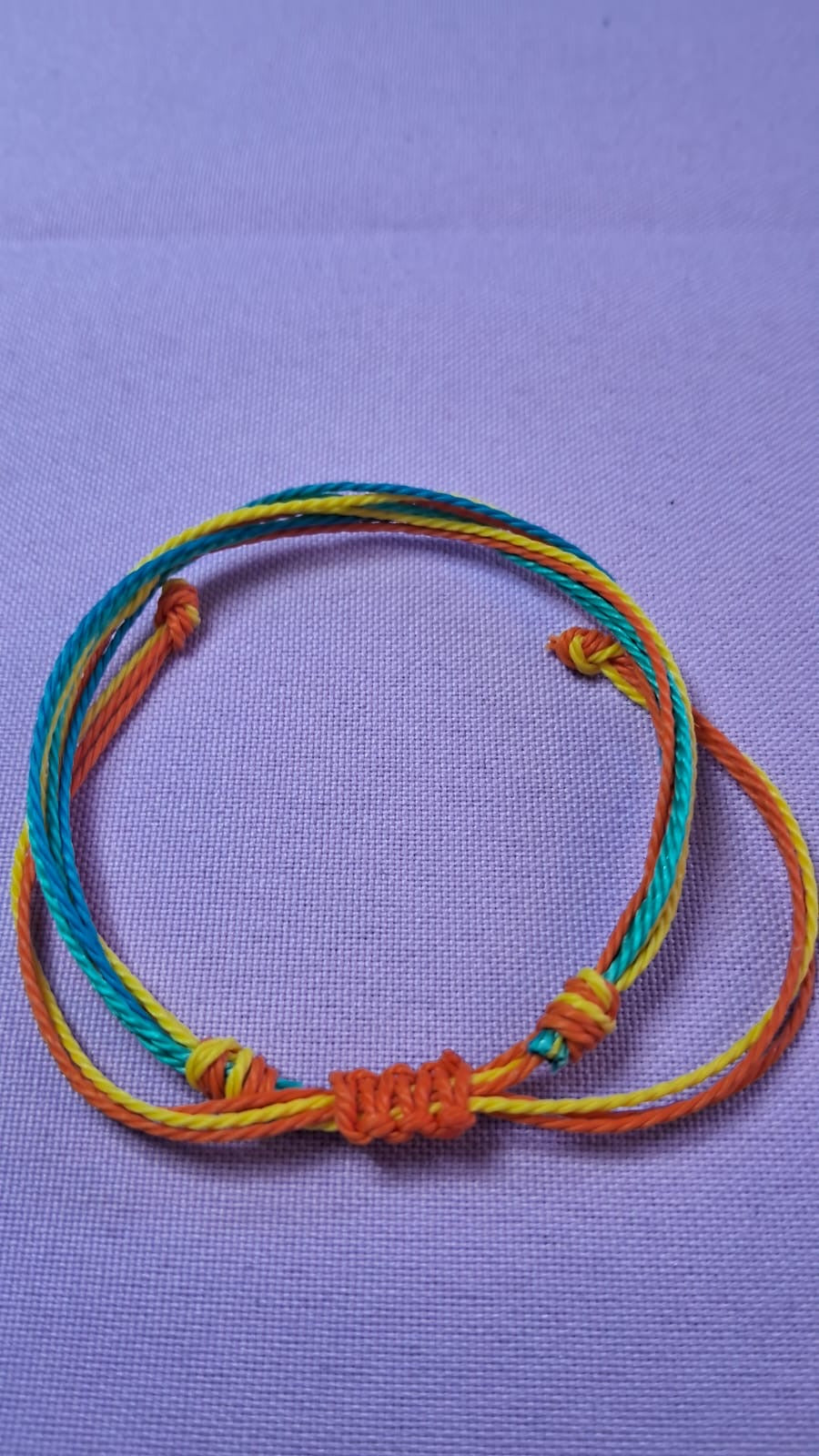 Pulsera ajustable de hilo encerado