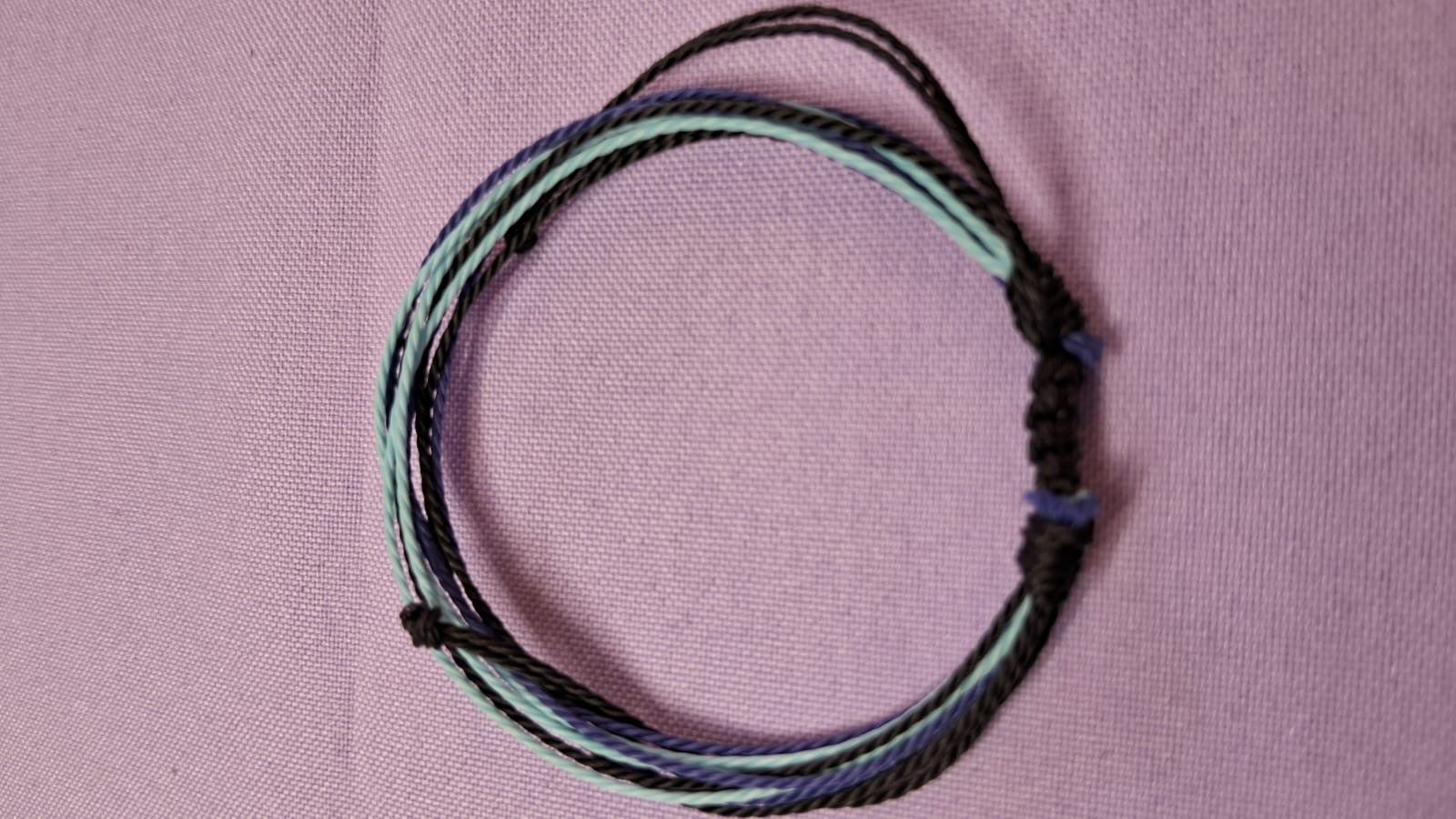 Pulsera ajustable de hilo encerado
