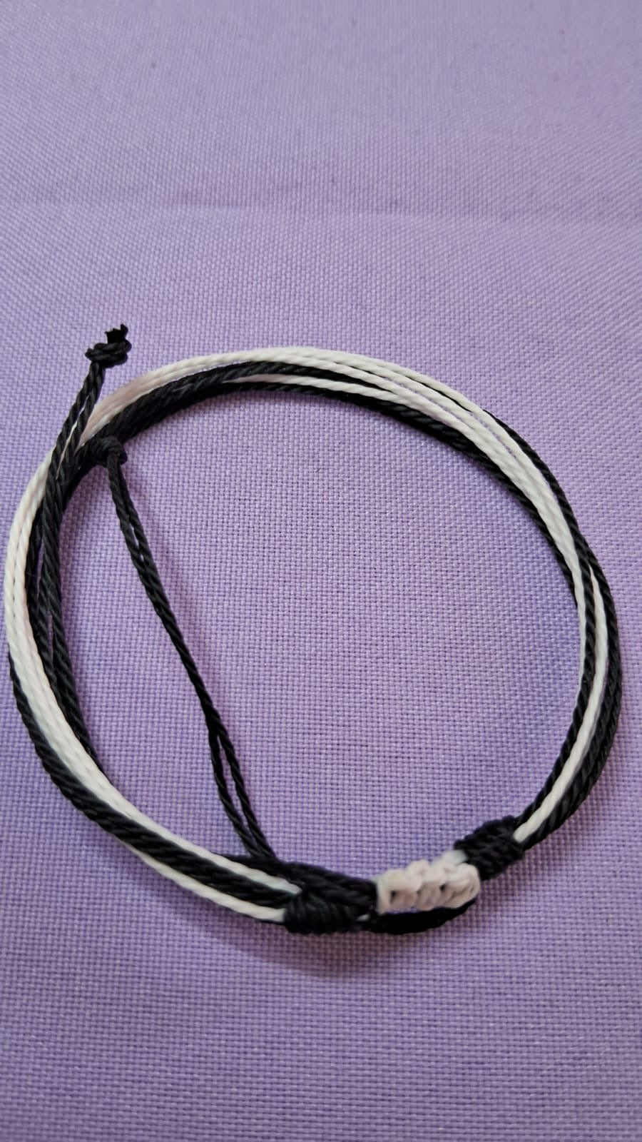 Pulsera ajustable de hilo encerado