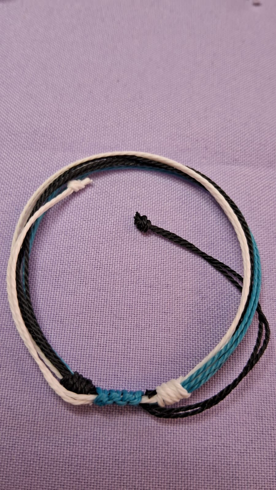 Pulsera ajustable de hilo encerado