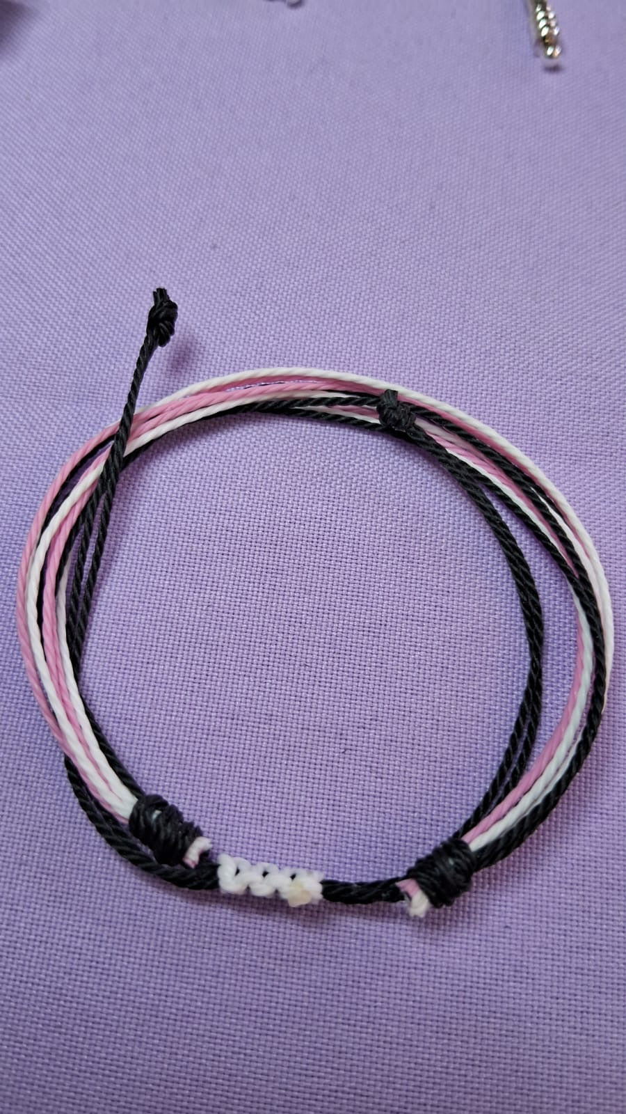 Pulsera ajustable de hilo encerado
