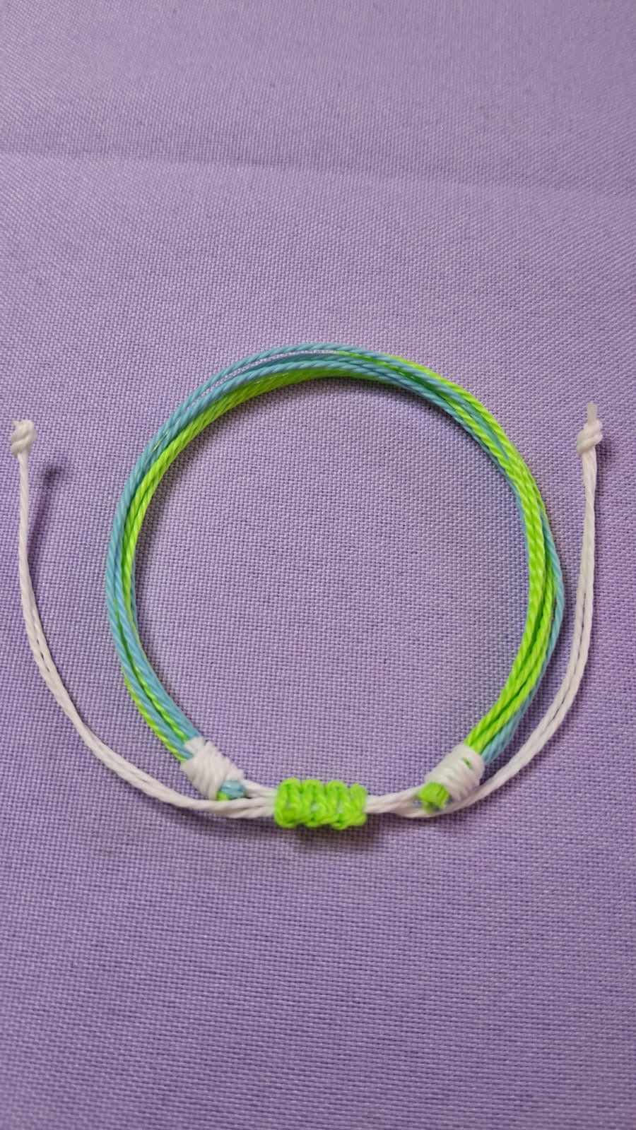 Pulsera ajustable de hilo encerado