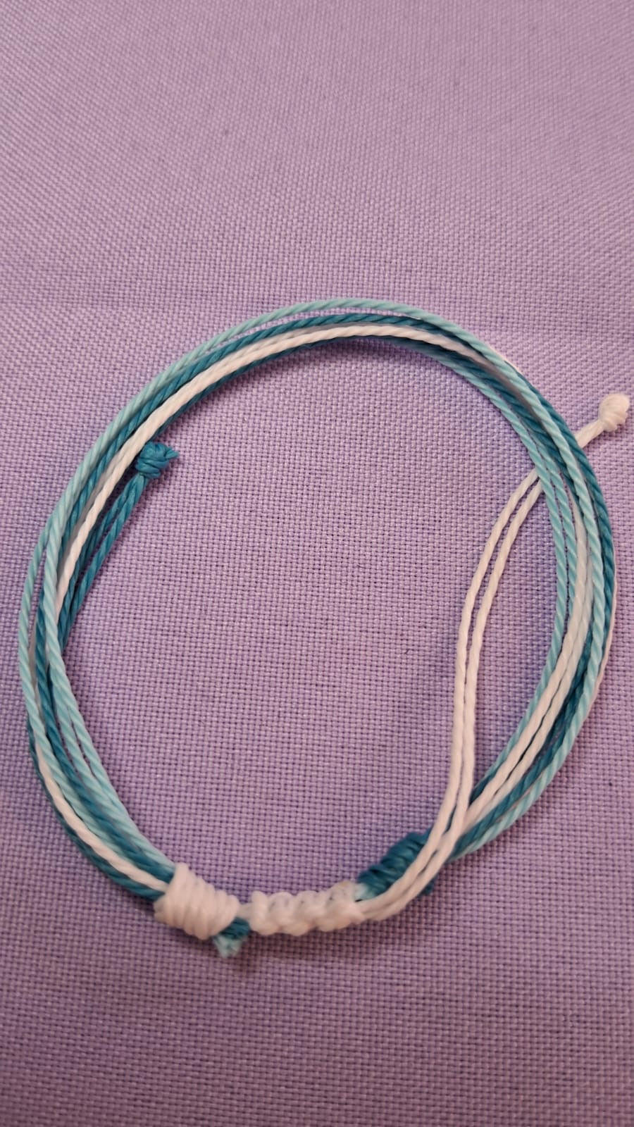 Pulsera ajustable de hilo encerado