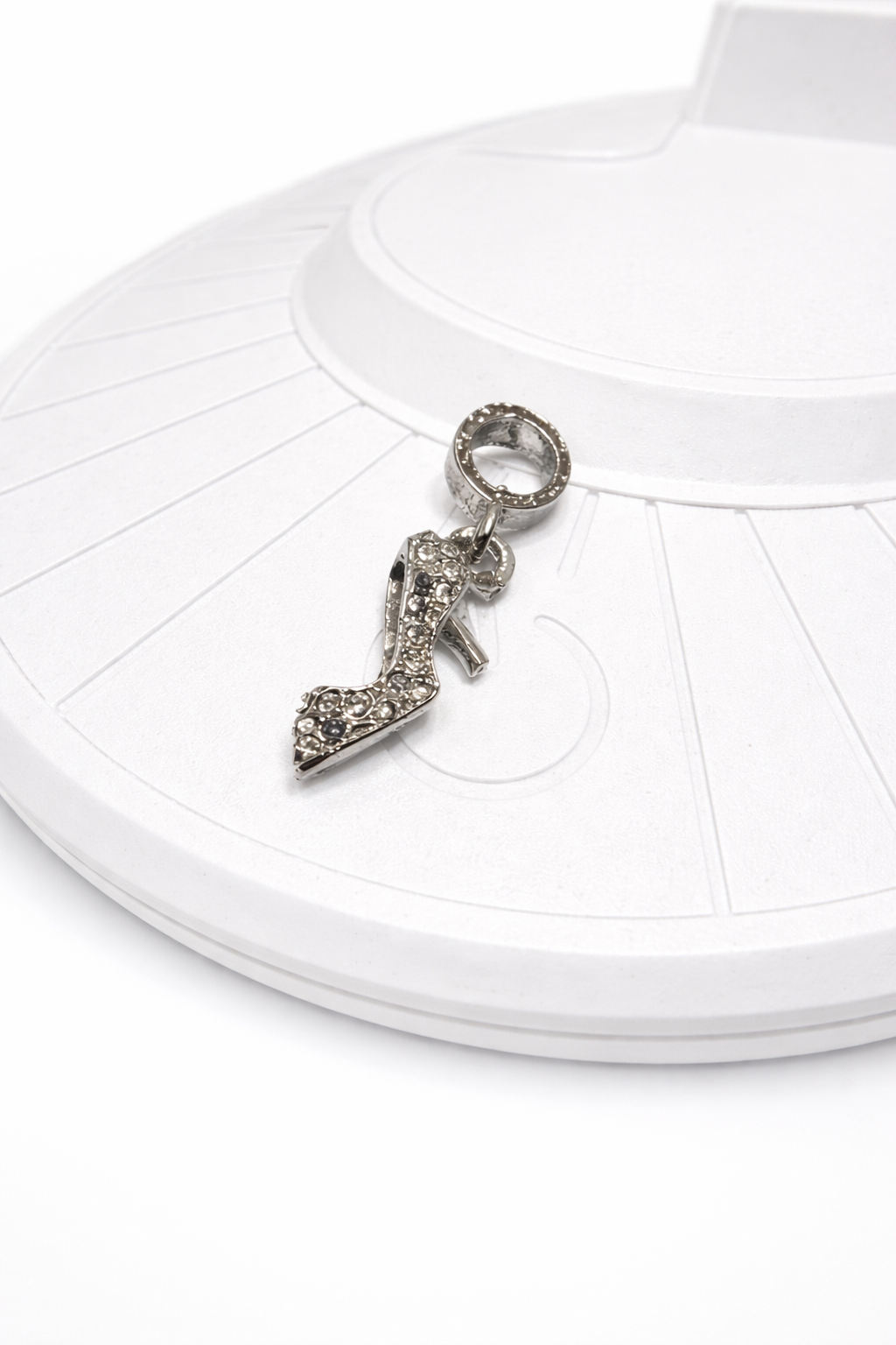 Charm Colgante Zapatilla con Cristales