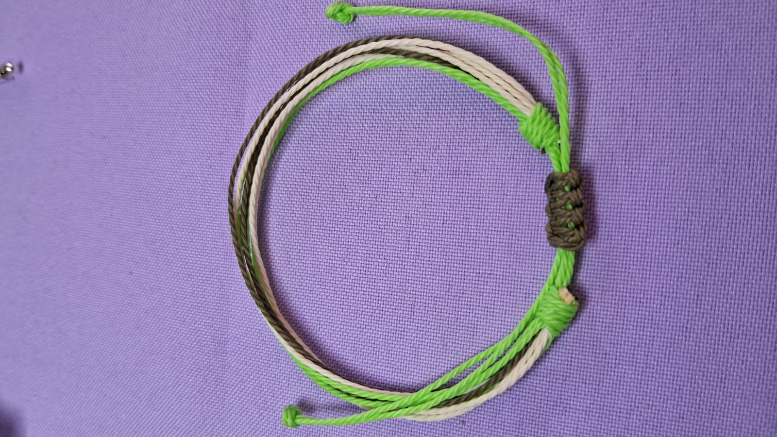 Pulsera ajustable de hilo encerado