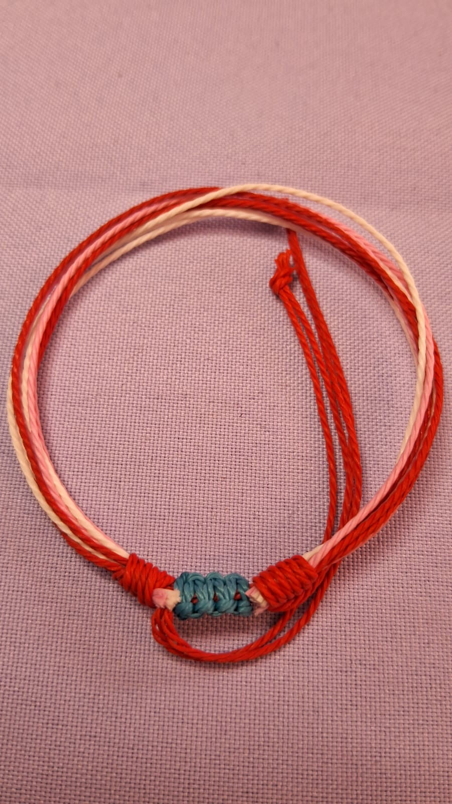 Pulsera ajustable de hilo encerado