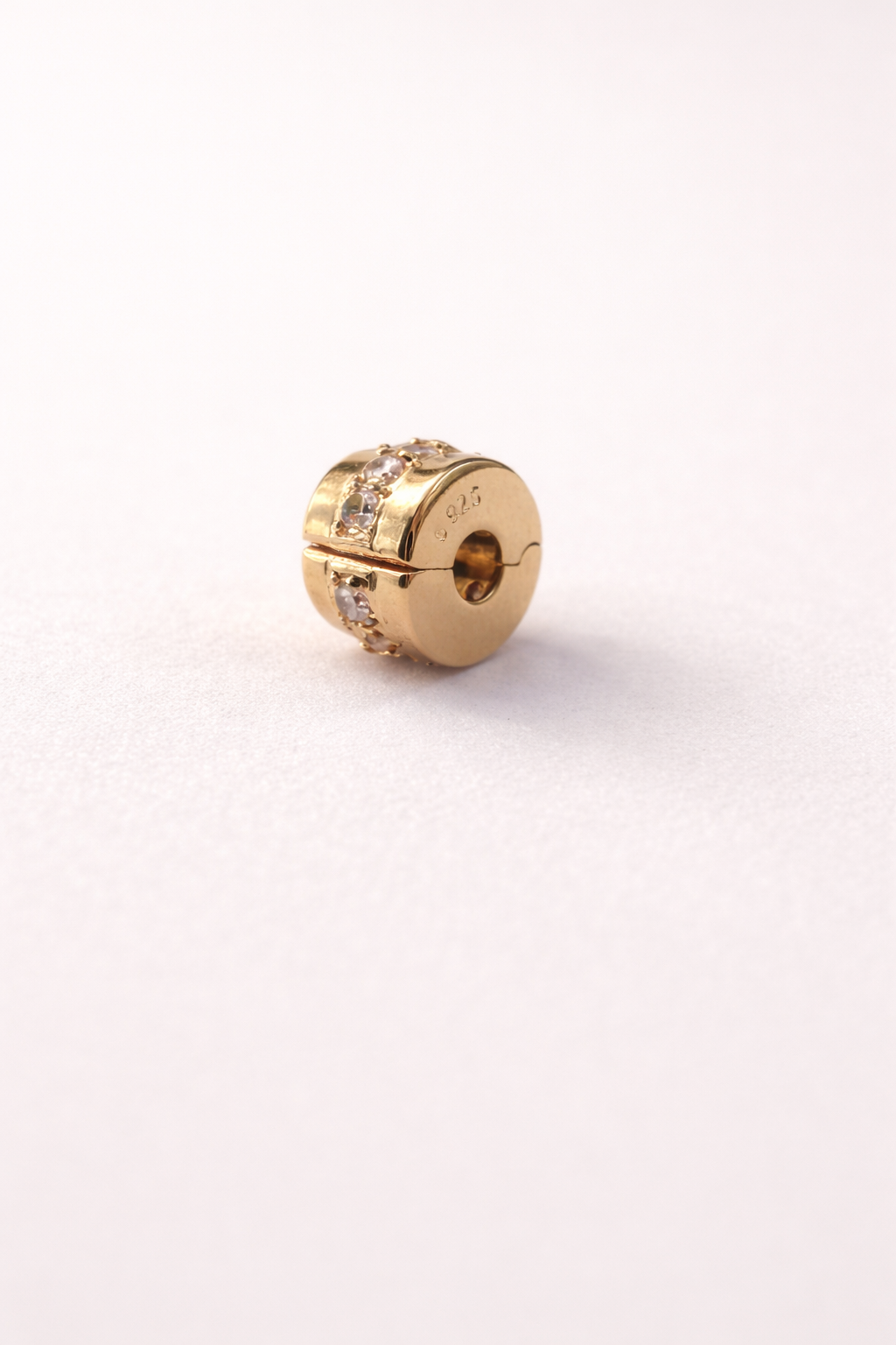 Charm Clip Dorado con Zirconias