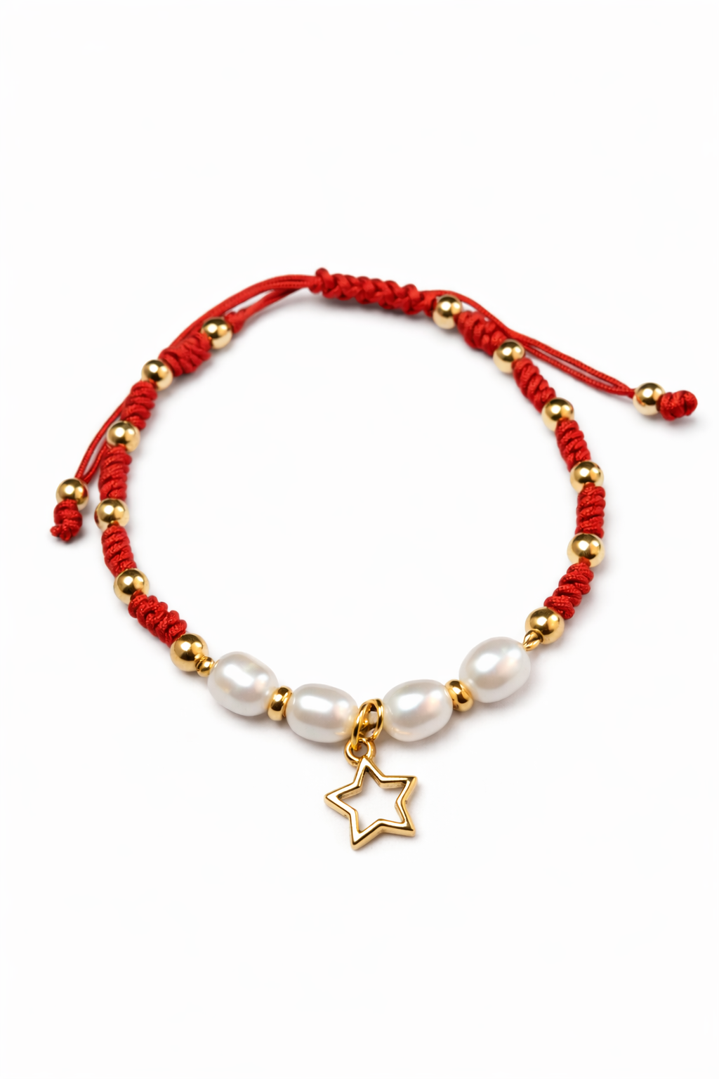 Pulsera de hilo rojo con perlas y dije de estrella dorada