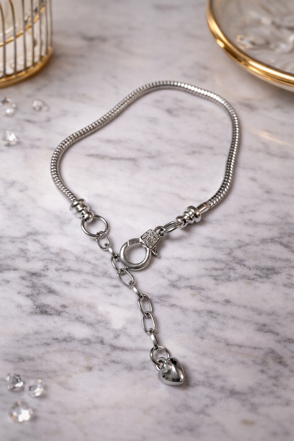 Pulsera elegante con dije de corazón