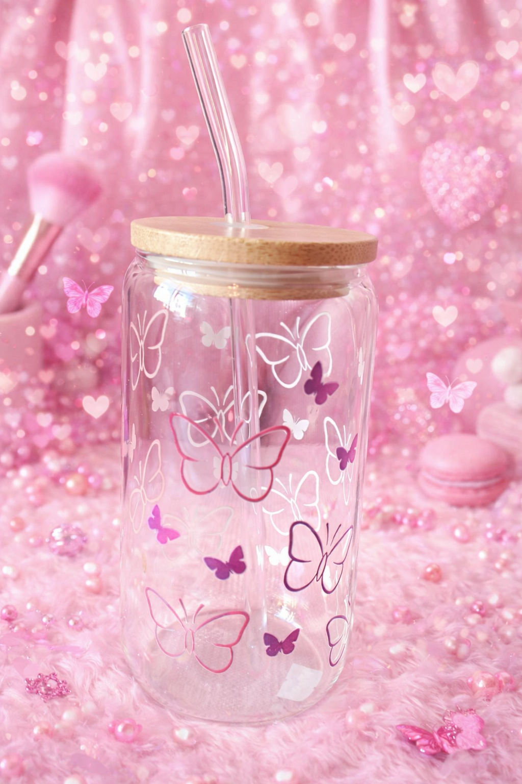 Vaso de vidrio con mariposas