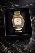 Reloj dorado para hombre