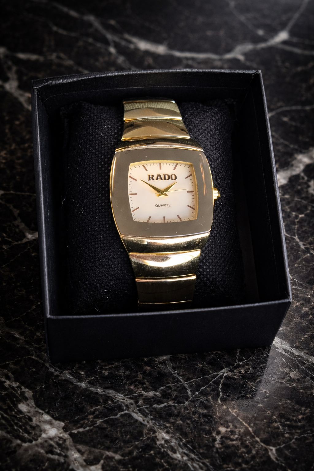 Reloj dorado para hombre